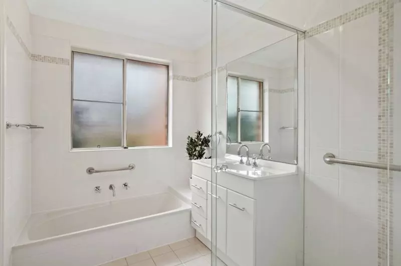 Independent living close to village amenities