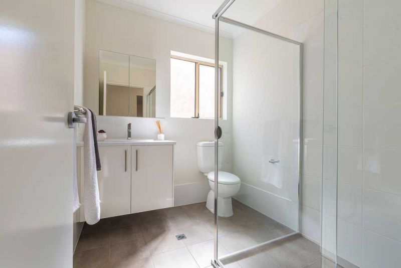 North facing, fully refurbished three-bedroom unit in gated estate