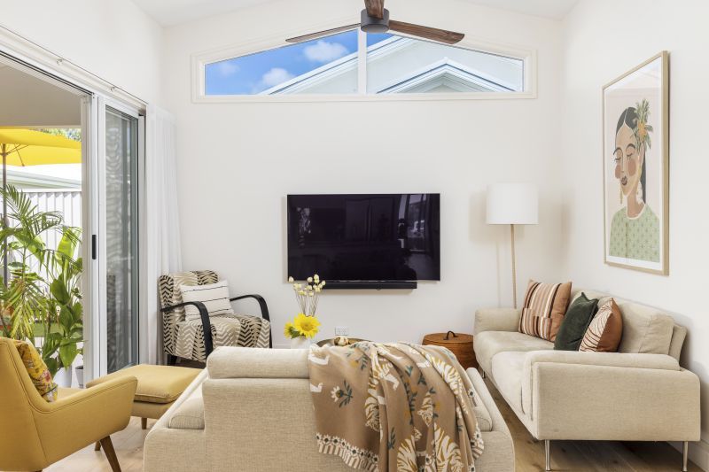 Bright Tropical Oasis - Luxury Two Bedroom + Study