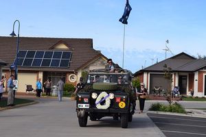 98-year-old digger centre of emotional ANZAC Day dawn ceremony with a difference