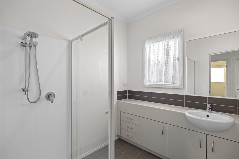 Bright and Spacious Home with Landscaped Gardens