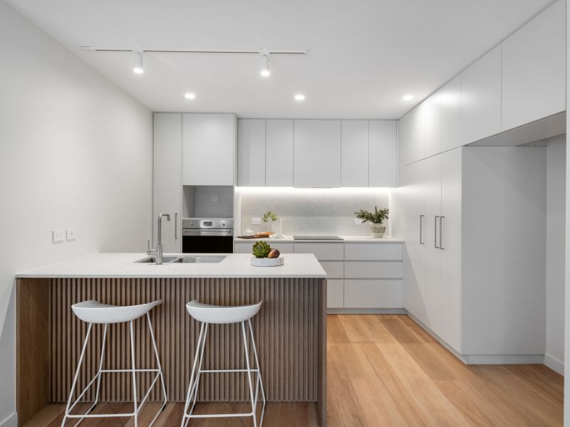 Golf Course Panorama with Style & Space