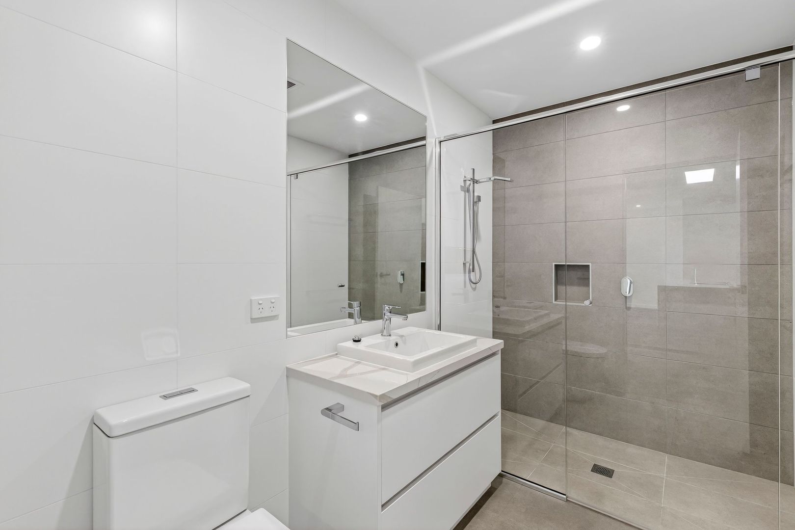 Apartment 4 - 20 Airlie Avenue