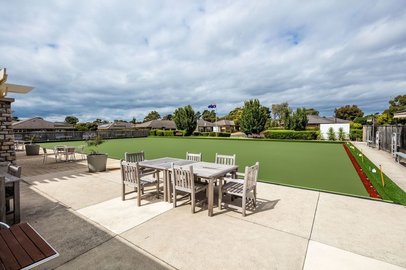 Impressive Villa with Vaulted Ceilings and Private Courtyard