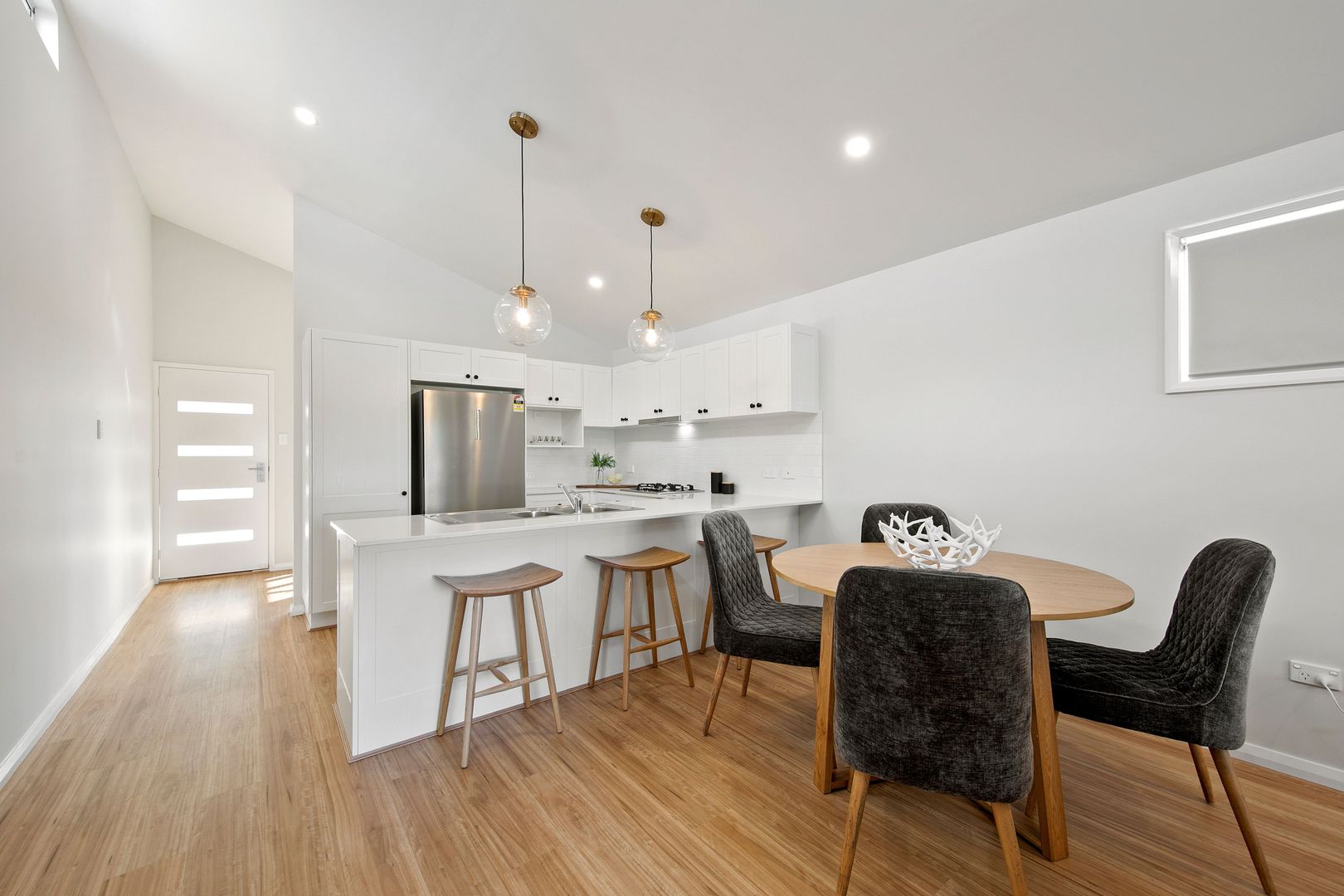 Open-Plan Living, Effortless Comfort with the Munro