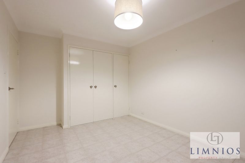 Street Front Home In Quiet Cul - De - Sac