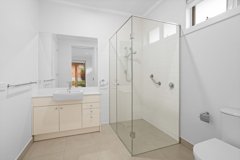 Bright North-Facing Villa with Courtyard