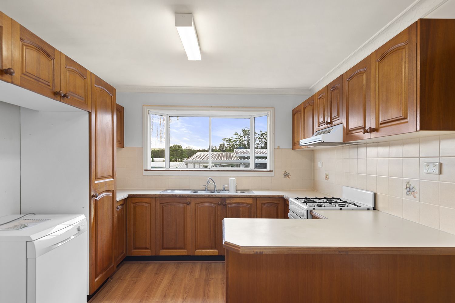 Big Home for Renovators - 2 Living Rooms - Commanding outlook