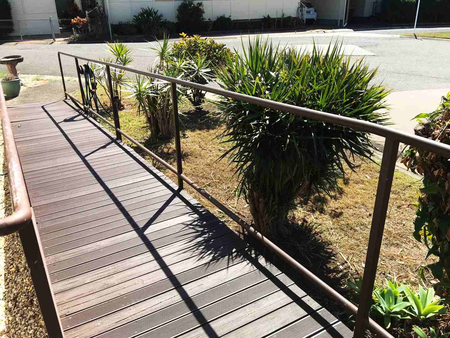 Convenience location 2 bedrooms house is open for adding new retirement home ideas