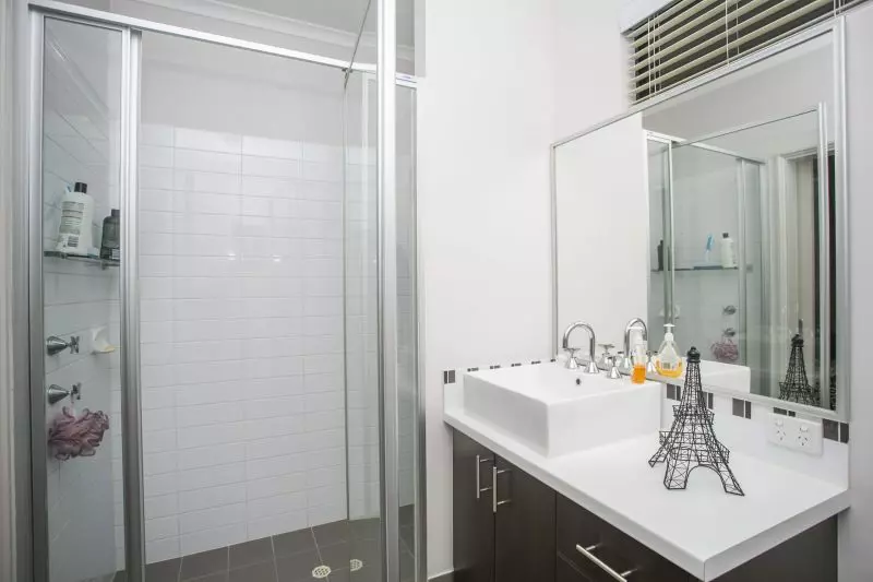 Beautifully Presented Smart Home plus Golf Buggy