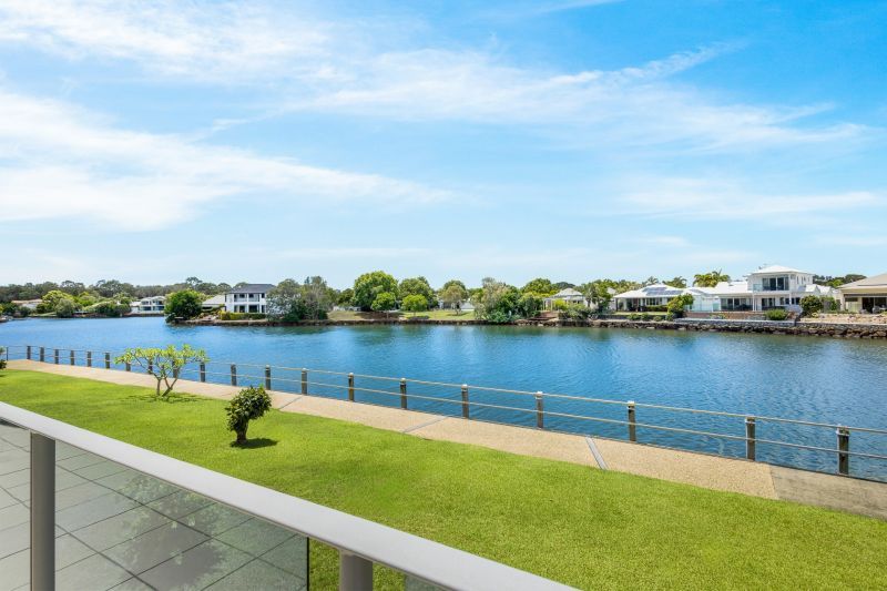 Newly Refurbished, 2-bedroom apartment in Twin Waters