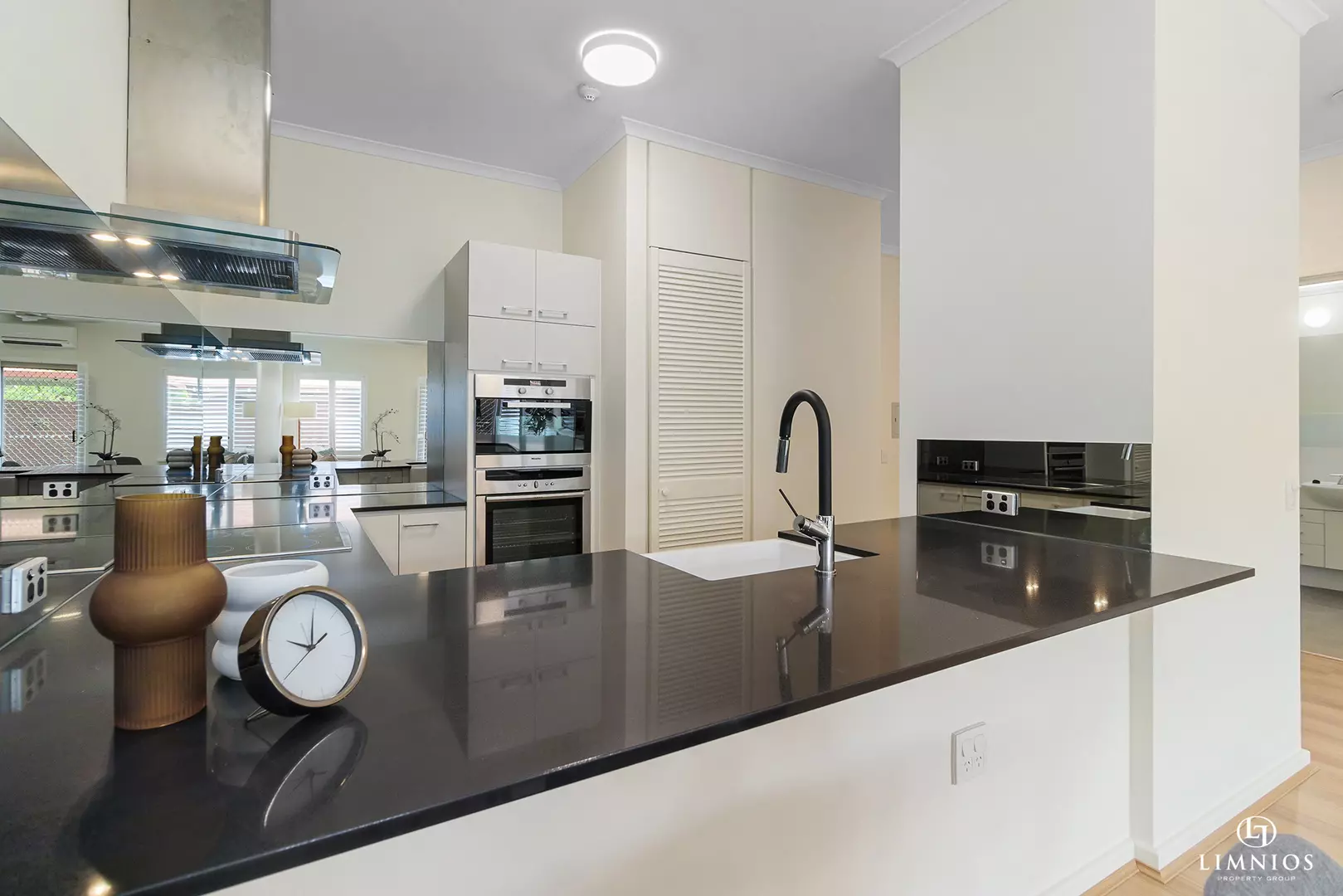 You will LOVE this ground floor retirement living apartment close to parklands!