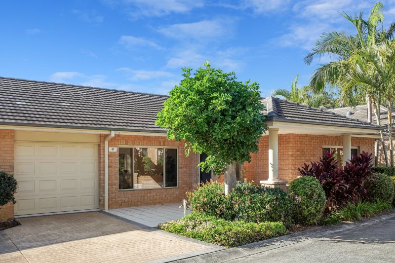 Private cul-de sac living