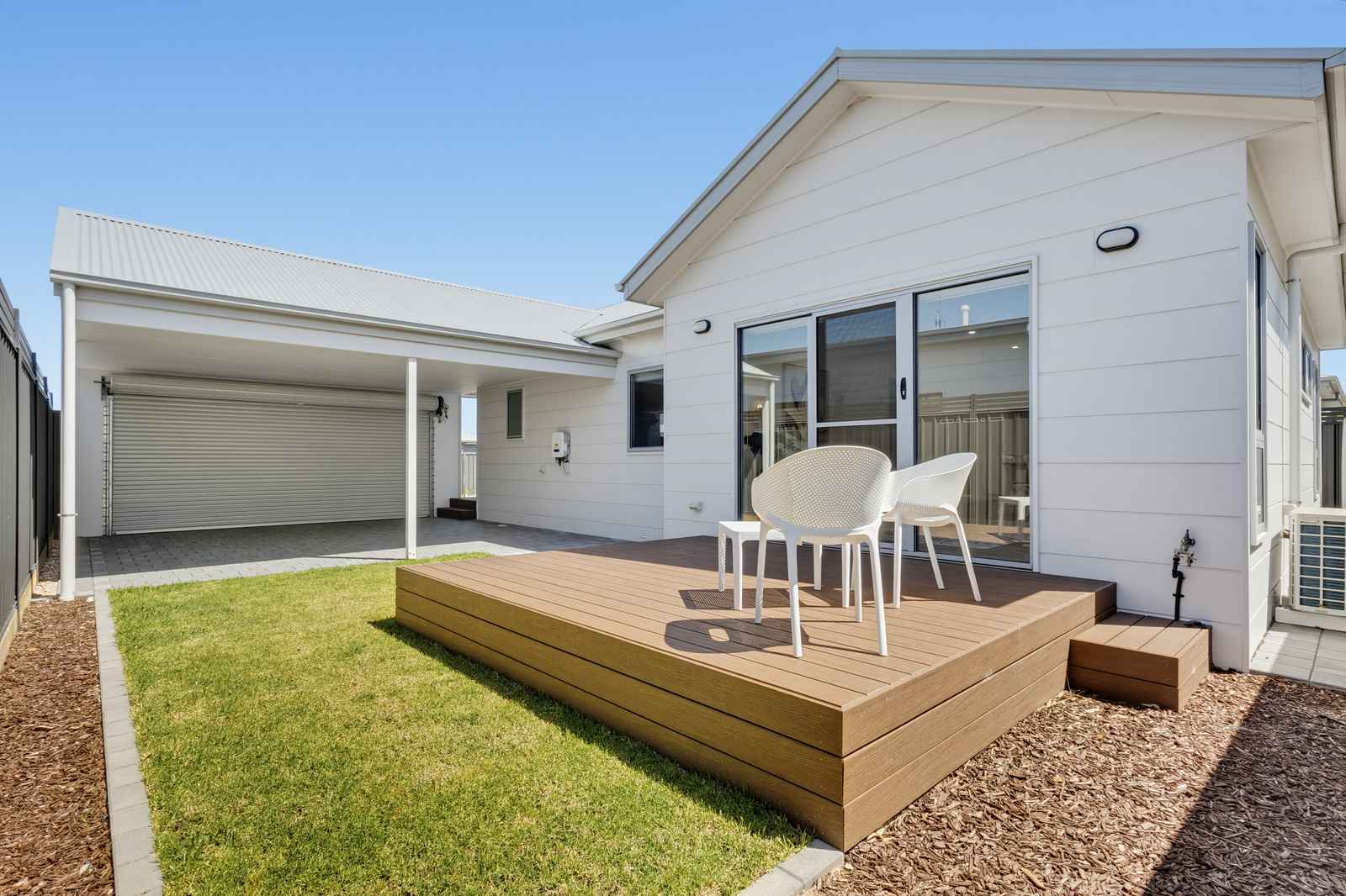 North-facing 3-bed home - available now furnished or unfurnished