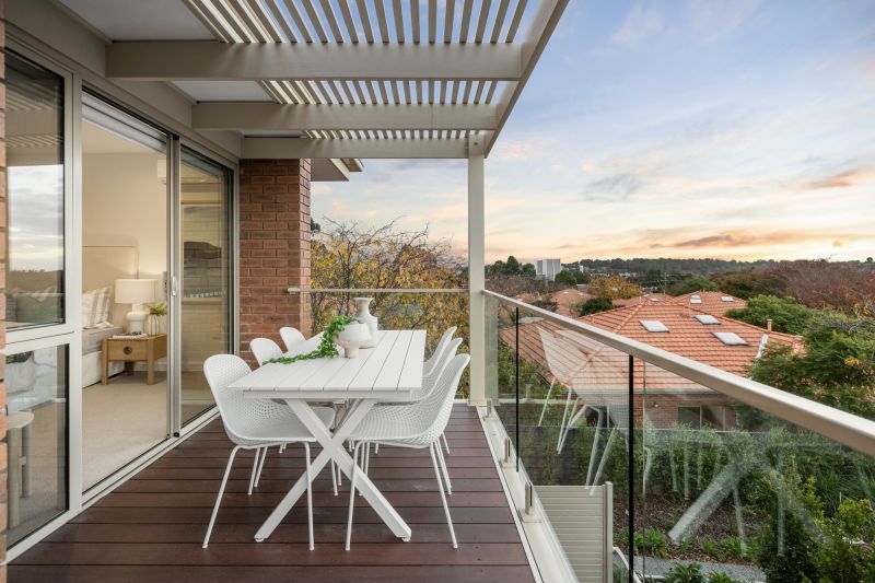 Bespoke 2-bedroom plus study first-floor apartment