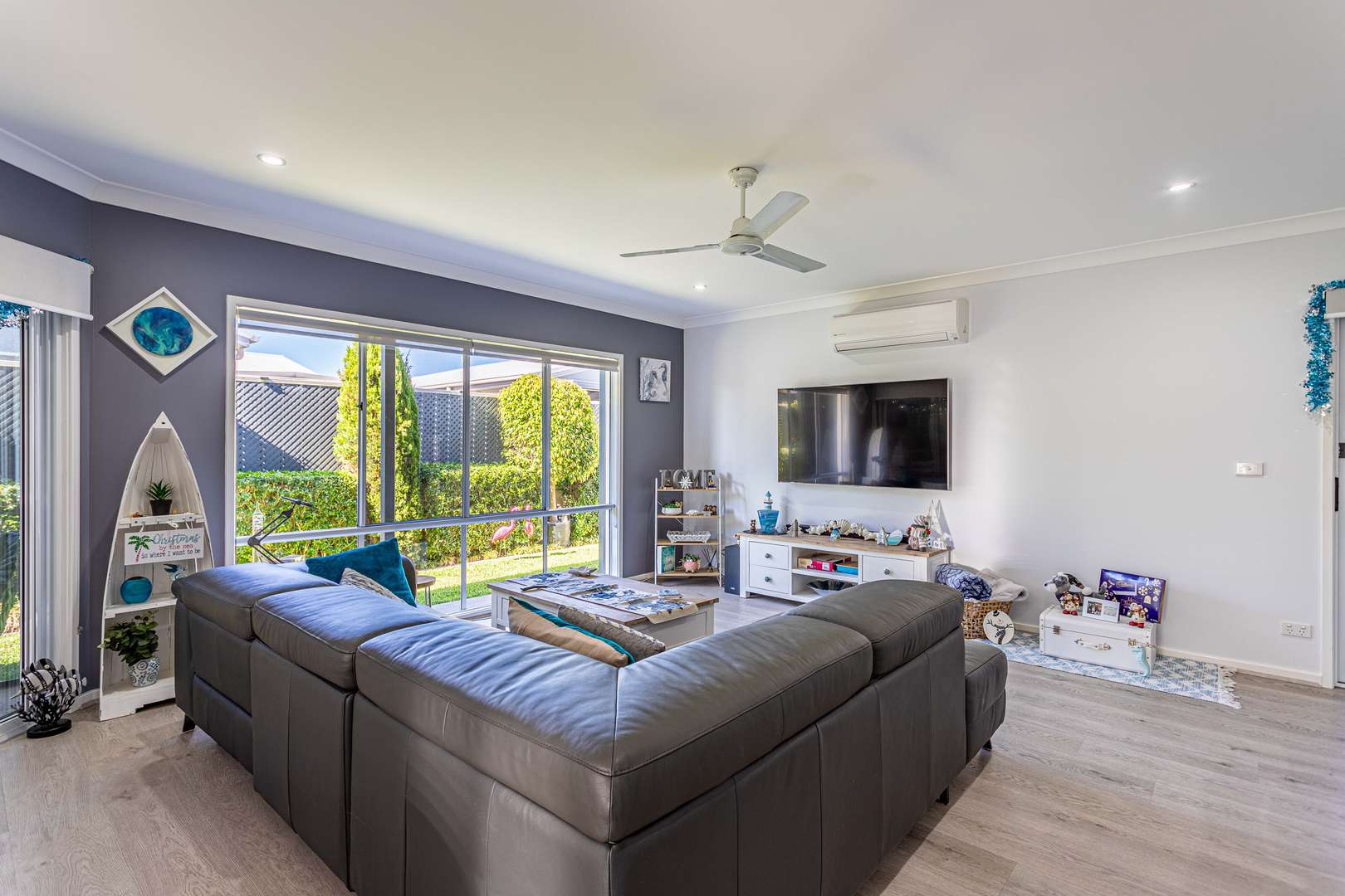 Palm Lake Resort Fern Bay- Close to amenities