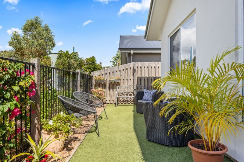 Vibrant Modern Home – Carefree Alfresco Living!