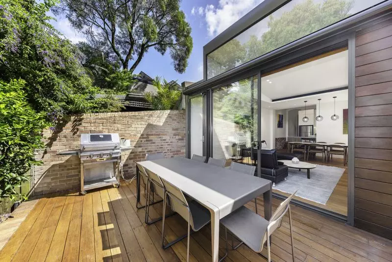 Enviable private position in a quiet but convenient street