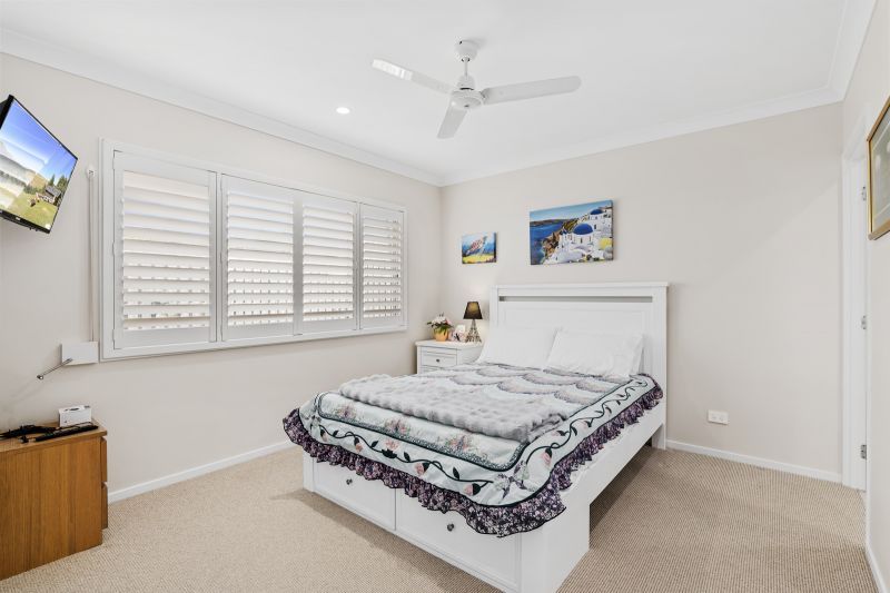 Inviting Corner Haven – Spacious Alfresco