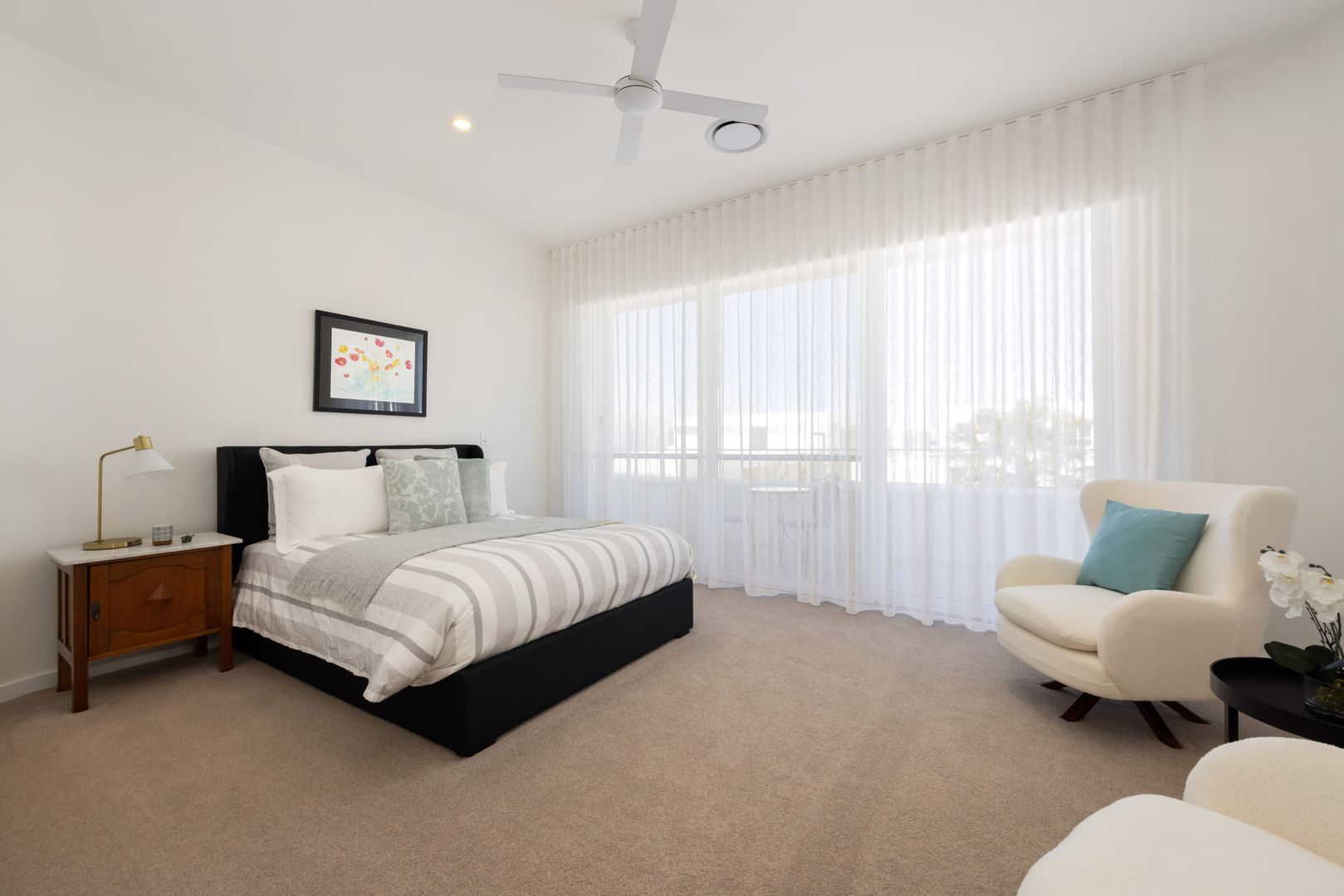 Your Luxurious Waterfront Oasis Awaits