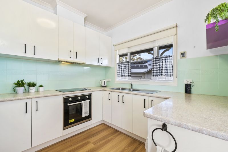 Charming Corner Cottage