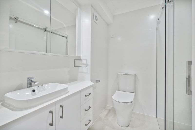 Luxury Serviced Apartment in Vibrant Lutanda Manor