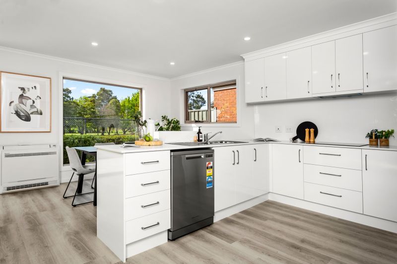 Two bedroom unit overlooking Mowbray Golf Course