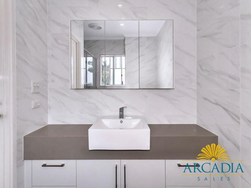 THE BEAUMONT SWANBOURNE - Top Floor 3 Bedroom North Facing Balcony