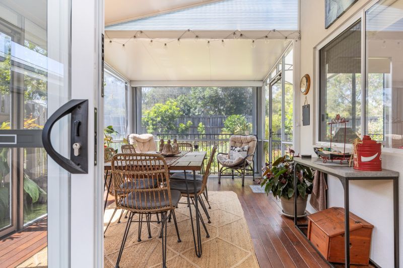 Vibrant Modern Home – Carefree Alfresco Living!