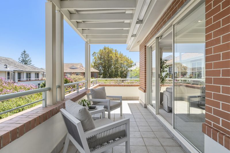 Bright and spacious top floor two-bedroom villa