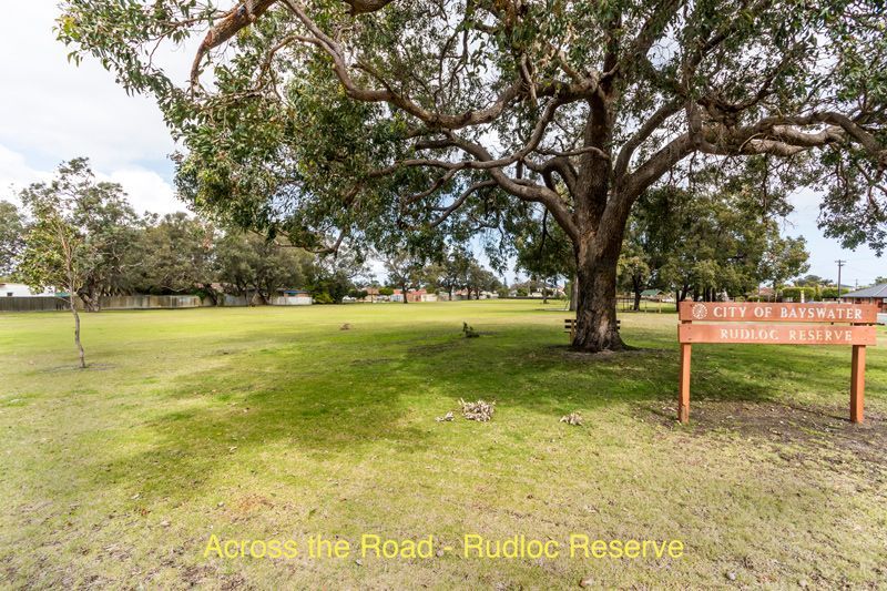 Perfect location stunning home. Home open Sun 26th June, 10am to 10.40am