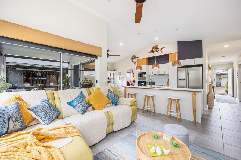 Stunning Tropical Hideaway!