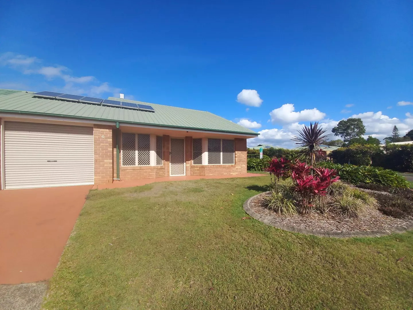 Perfectly located! Unit 6 Palmwoods Garden Village