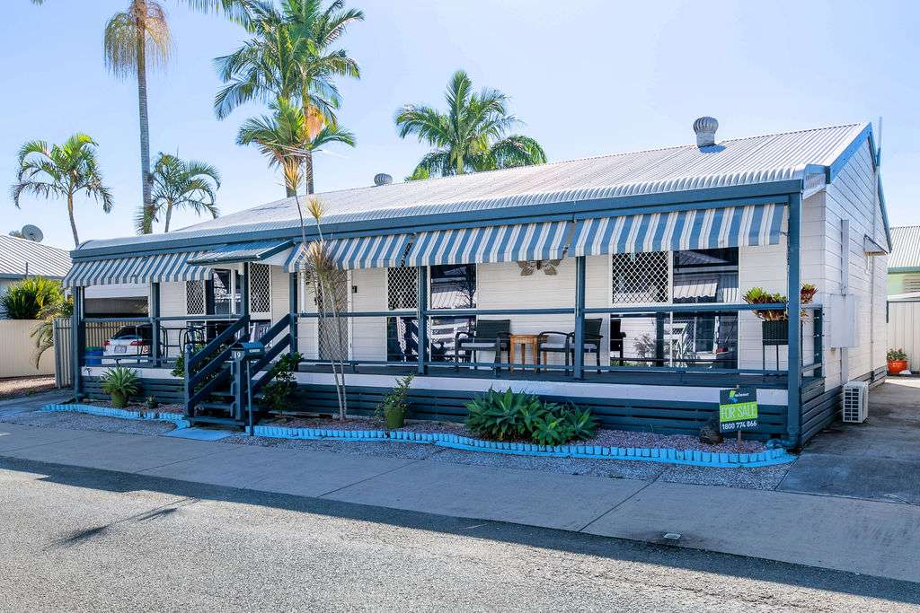 Neat as a pin 3 Bedroom, 2 bathroom in sought after Palm Lake Resort Bethania