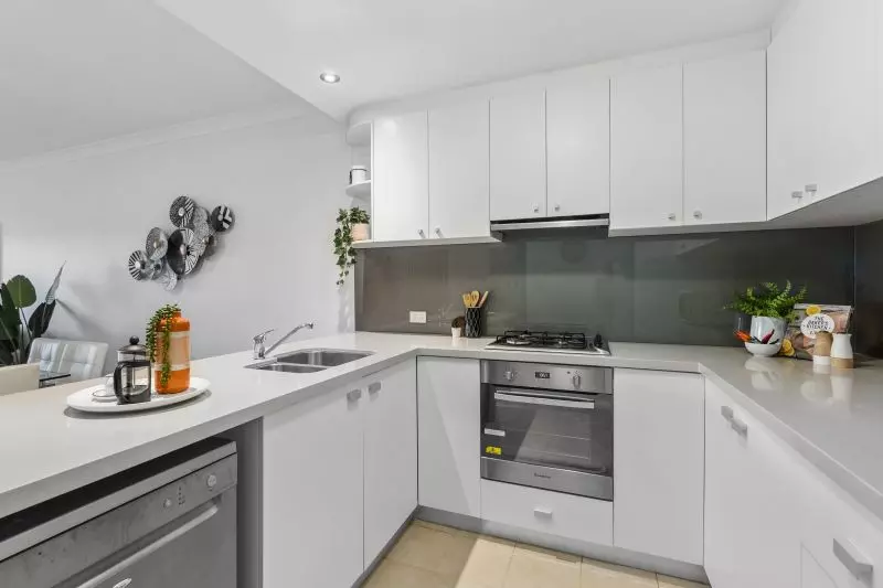 Light & Bright Living, Refurbished... See it to Believe it!!