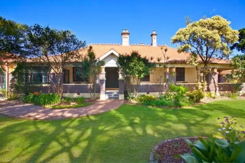 Beautifully renovated 1 bedder with a North facing balcony and complete privacy