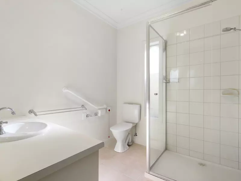 Lakefront Living and Golf Course Views