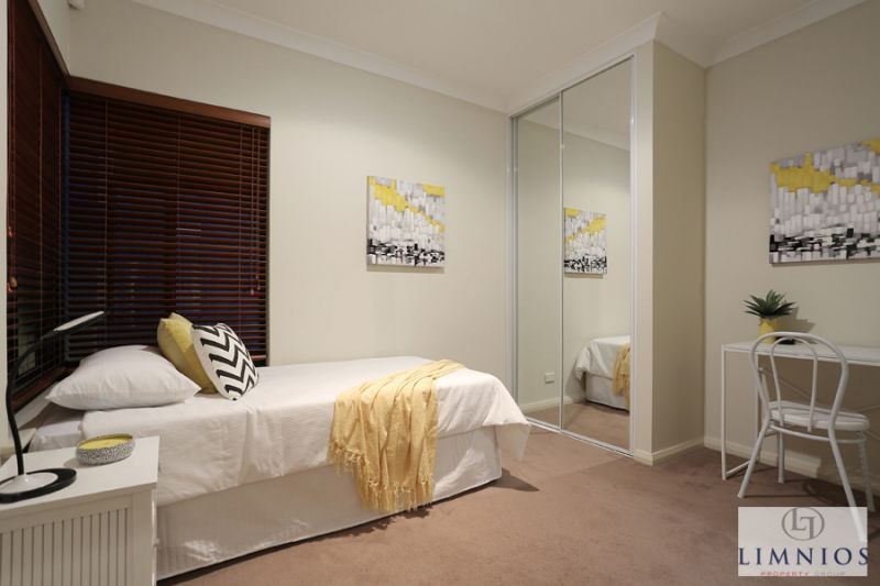 Spacious End Villa