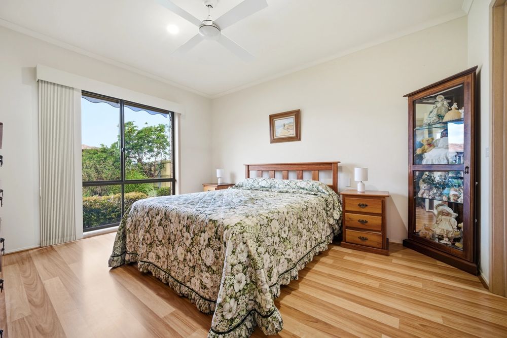 Relaxed Over-55s Living Beside the Botanic Gardens