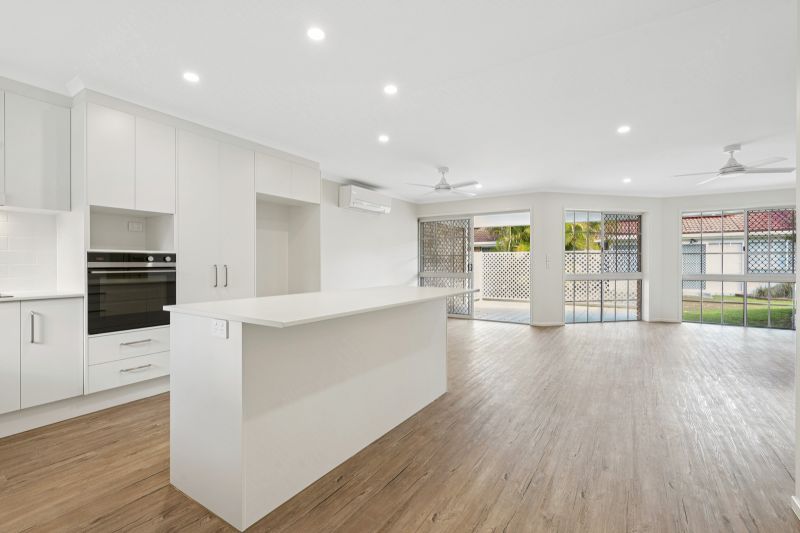 Beautiful two bedroom, one bathroom villa with lock up garage.