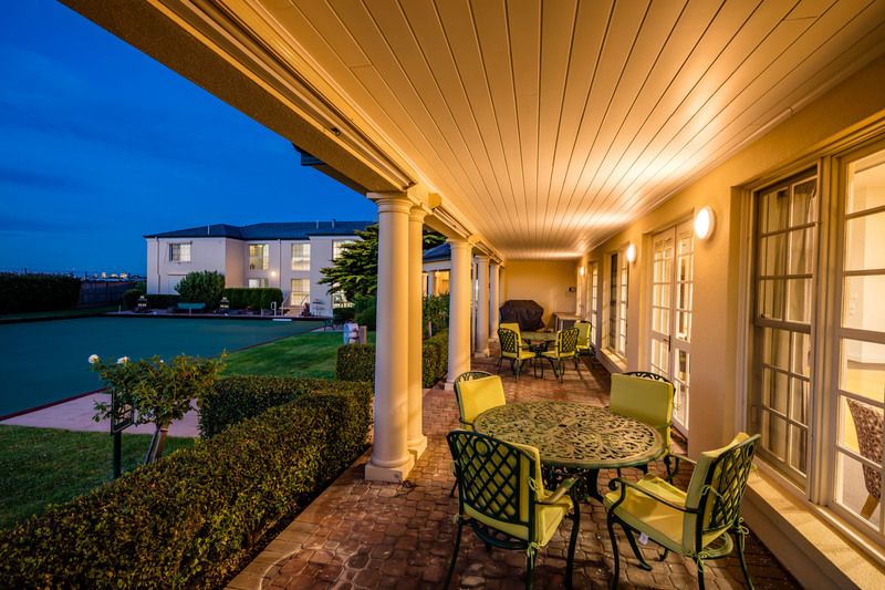 Sleek Upgraded Apartment with Hassle-Free Living