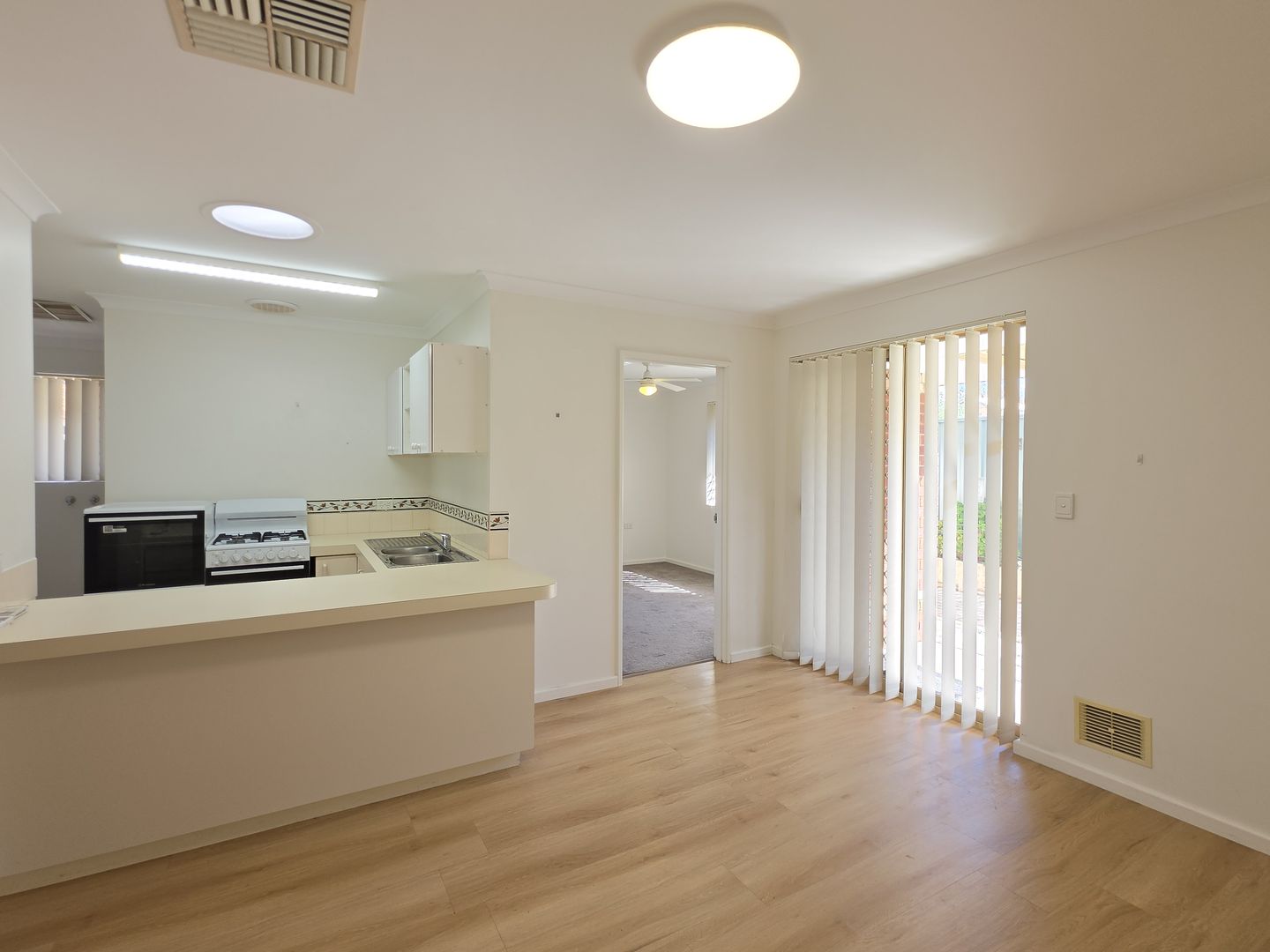 Welcoming two bedroom Vila - Perfect location in Bentley (refurbished before settlement)