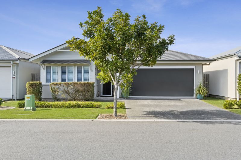 Spacious Three-Bedroom Home Backing onto Parklands