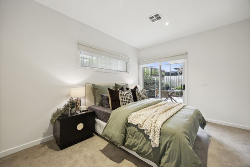 Modern 2-bedroom and study villa with private courtyard