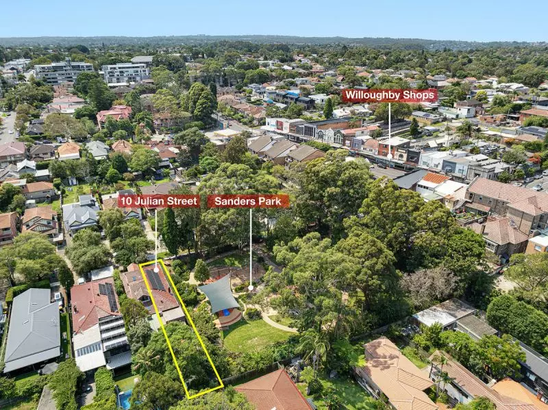 Enviable private position in a quiet but convenient street