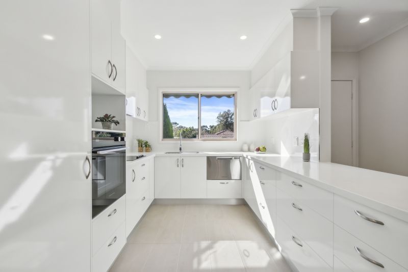 Beautifully refurbished 2-bed plus study villa