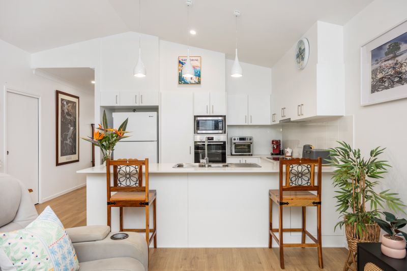 Modern Retreat with Private Alfresco Outlook