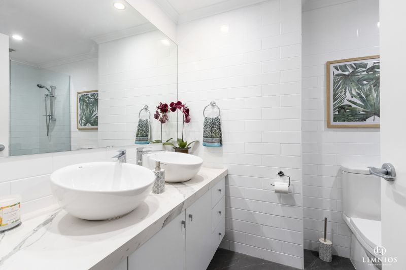 Oversize apartment with park views!