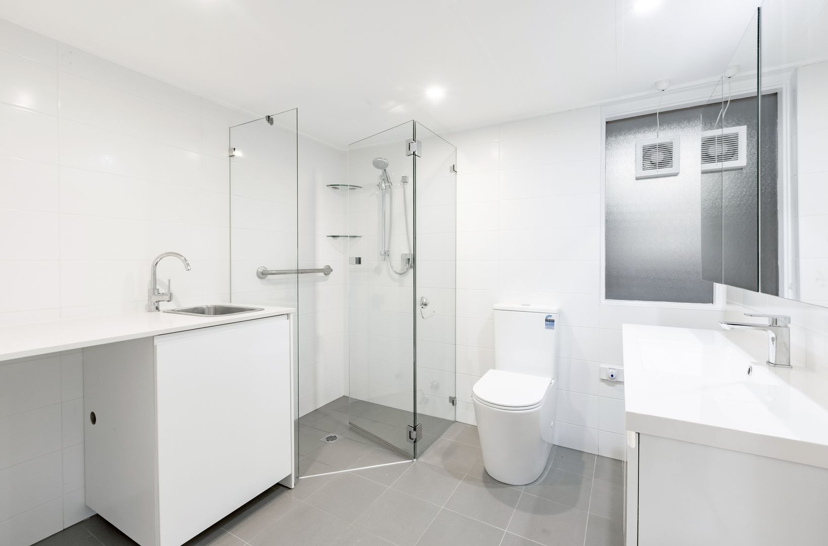 Modern Two Bedroom Unit surrounded in tranquil bush settings