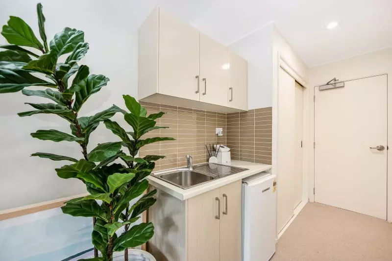 Chic Serviced Studio with Bush Outlook